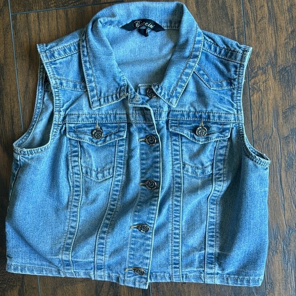 Baccini Jackets & Blazers - Baccini Denim Vest, flower Buttons, Size M (F21)